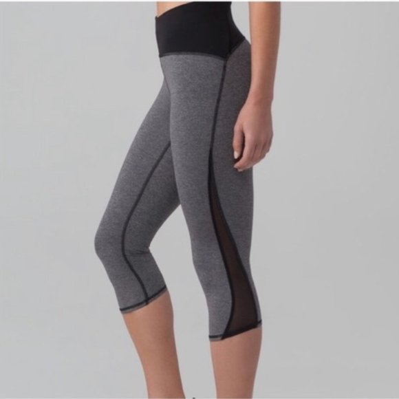 Lululemon Train Times Crop in Heathered Black/Black Size 6 - Picture 2 of 15